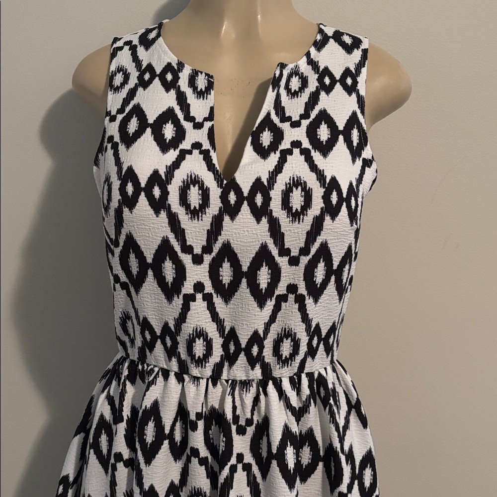 EVERLY-TRIBAL PRINT SLEEVELESS DRESS size M - Picture 5 of 8